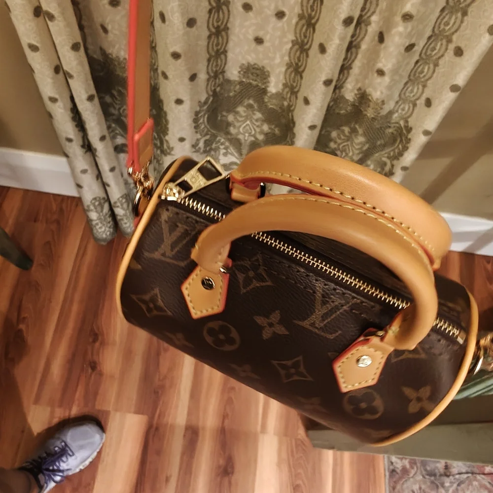 LV Monogram Fashion Bag. - Picture 2 of 8
